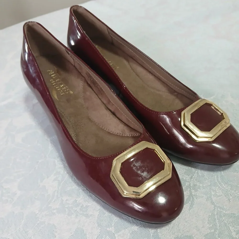 Aerosoles Women's Compadre Pump in Maroon Faux Patent Leather Size 7.5